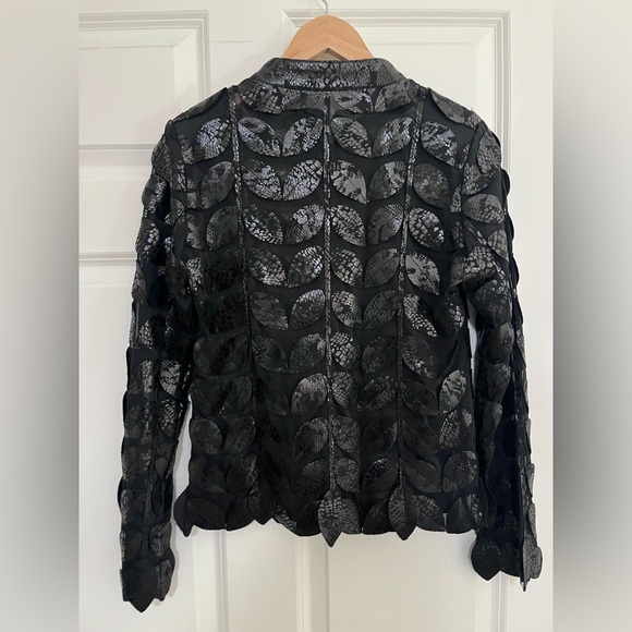 Faux leather and mesh jacket with shiny pattern, size M. EUC - Picture 3 of 4